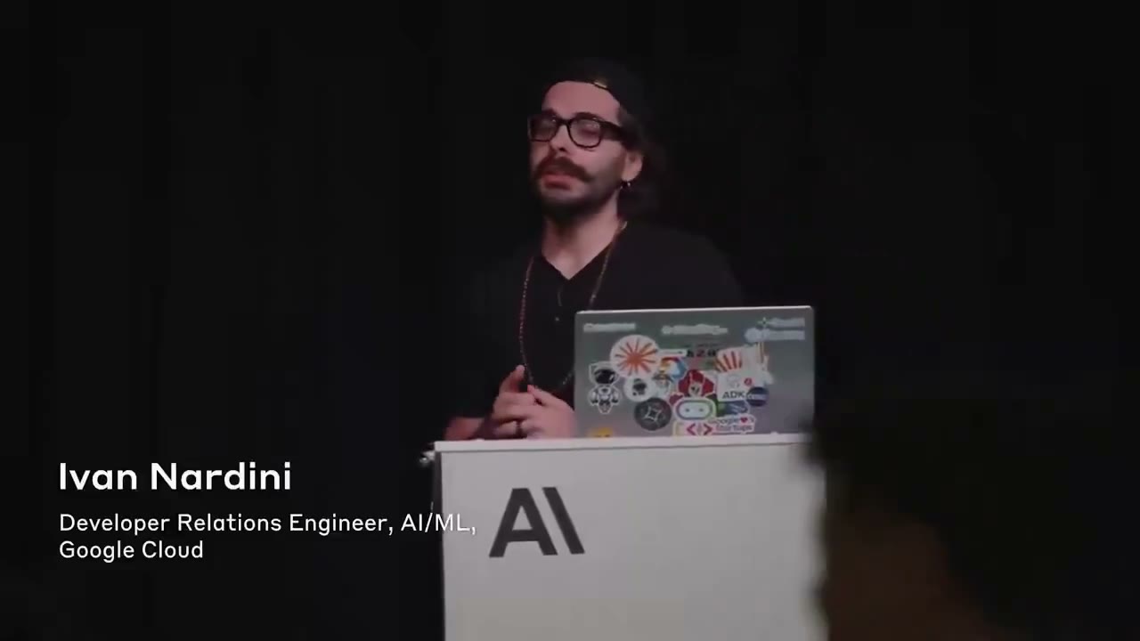 Ivan Nardini 在活动现场演讲 Google ADK